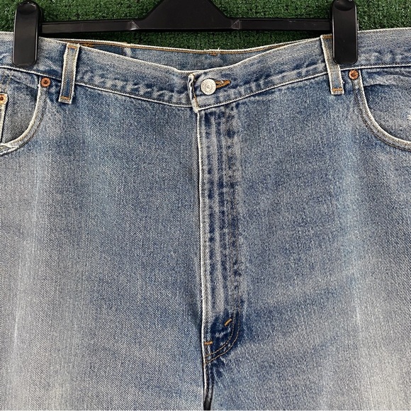 VTG 90’s Levi’s 560 Loose Fit Tapered Leg Distressed Jeans Men’s 45x31 USA Made - Picture 2 of 9